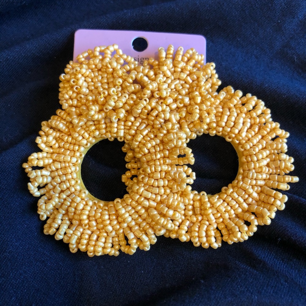 NWT Gold Beaded pierced earrings